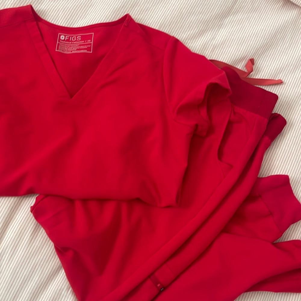 Figs scrub set RED